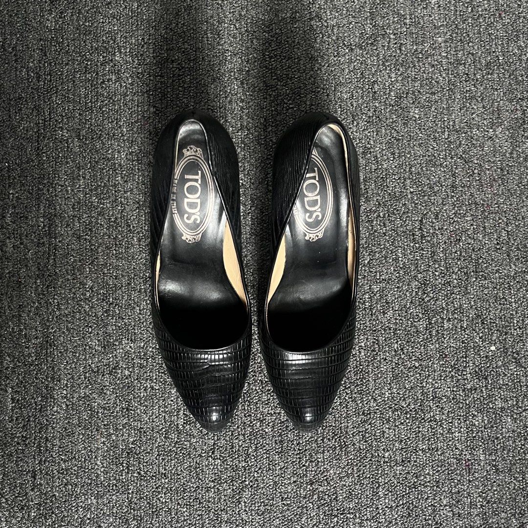TOD'S Black Embossed Leather Block Heels (Category: Heels) located in Taguig. Submitted by riyahkh (Listing ID 1460773636, Image 3). Description: Authentic. Classic Pumps. Features: Embossed texture, Chunky block heel. Very versatile! Can wear at work, or night out! Black heels , black shoes You can clearly see issues on the photo provided! .