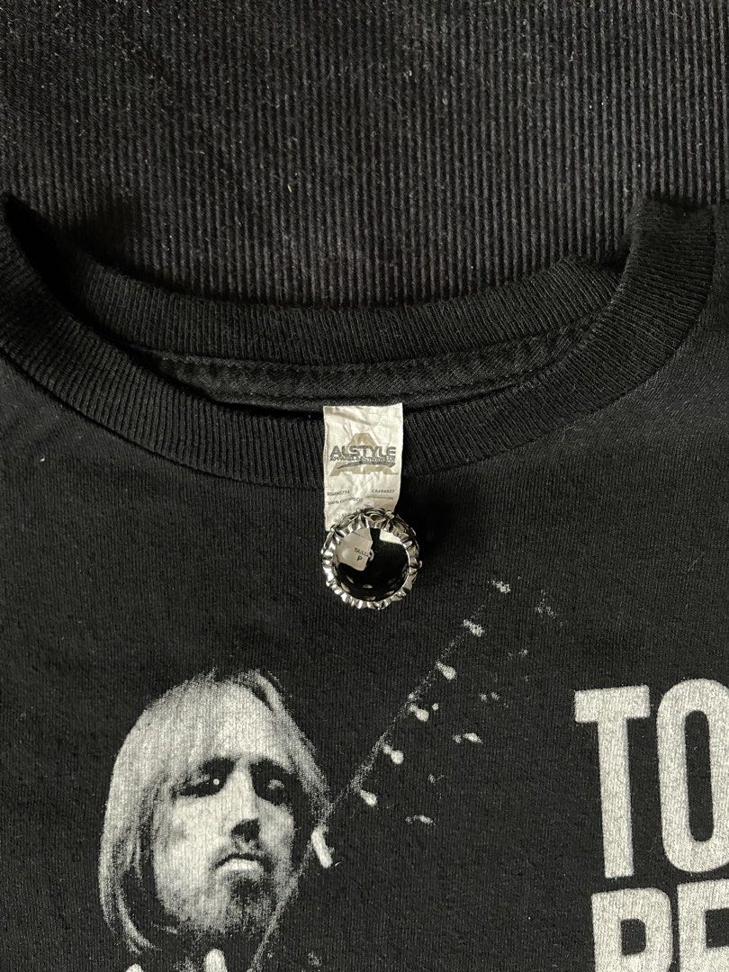Tom Petty & The Heartbreakers 2013 Tour Tshirt (Category: Tshirts & Polo Shirts ) located in Naga. Submitted by curatedslips (Listing ID 1460883727, Image 3). Description: Tom Petty & The Heartbreakers 17x27 9.4/10 condition.