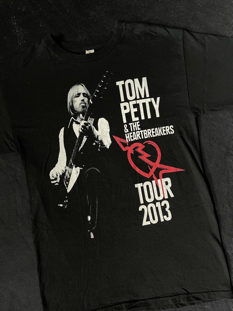 Tom Petty & The Heartbreakers 2013 Tour Tshirt (Category: Tshirts & Polo Shirts ) located in Naga. Submitted by curatedslips (Listing ID 1460883727, Image 2). Description: Tom Petty & The Heartbreakers 17x27 9.4/10 condition.