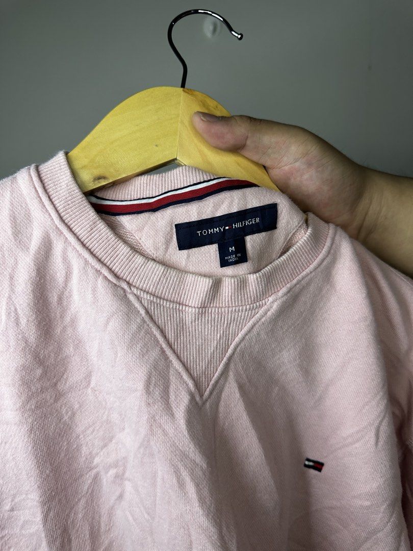 TOMMY HILFIGER (Category: Coats, Jackets and Outerwear) located in Molave. Submitted by thriftmate13 (Listing ID 1460718333, Image 2). Description: .