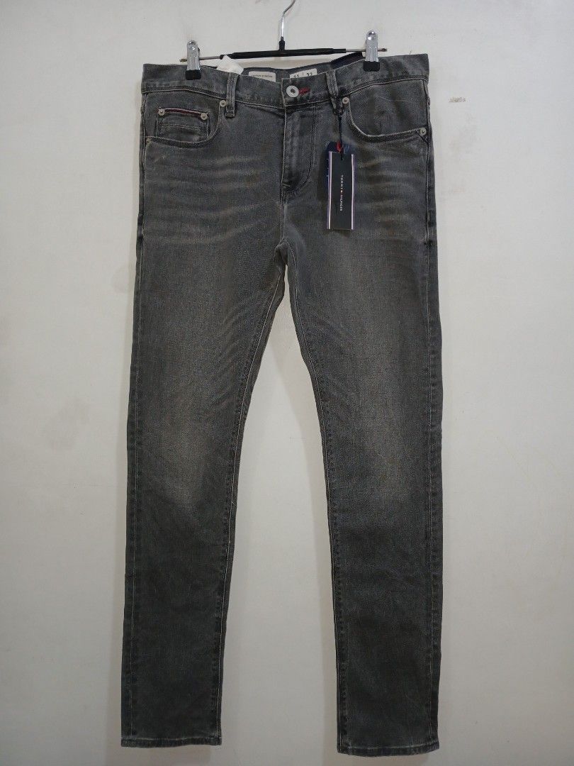 Tommy Hilfiger (Category: Luxury Apparel) located in Taytay. Submitted by leanmark103093 (Listing ID 1460882158, Image 1). Description: T0MM√ HlLFlG€R 0rig Mens Extra Slim Fit Layton Stretch Jeans Size 31 on tag 31/32 Waistline 41 Length 6.5 Hem Good as new With Hangtag No issue 2k Freeshipping.