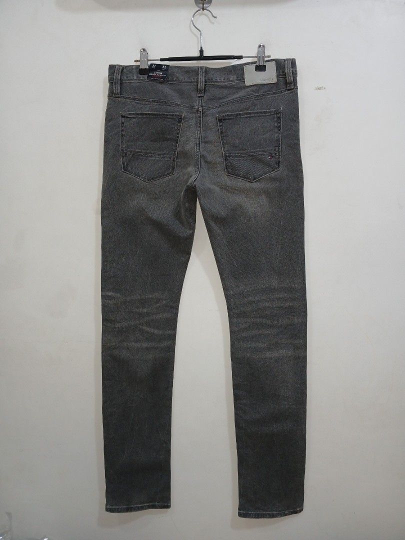 Tommy Hilfiger (Category: Luxury Apparel) located in Taytay. Submitted by leanmark103093 (Listing ID 1460882158, Image 2). Description: T0MM√ HlLFlG€R 0rig Mens Extra Slim Fit Layton Stretch Jeans Size 31 on tag 31/32 Waistline 41 Length 6.5 Hem Good as new With Hangtag No issue 2k Freeshipping.