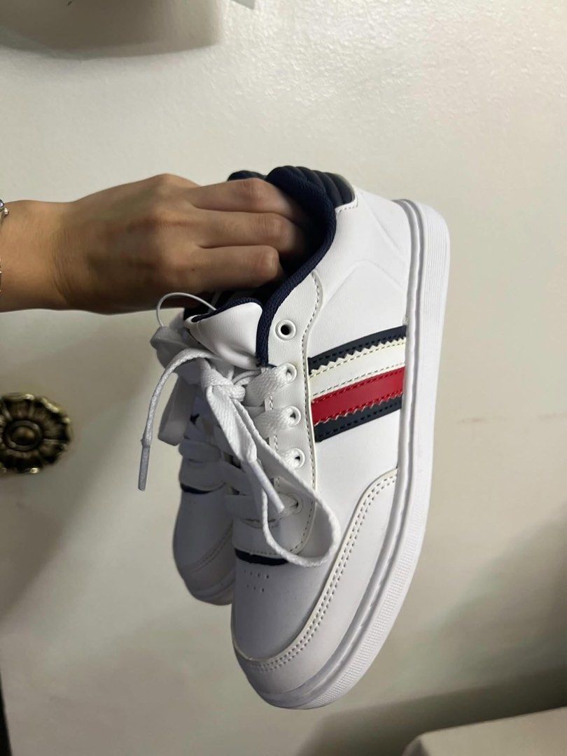 Tommy hilfiger 21.9 cm (Category: Babies & Kids Fashion) located in Manila. Submitted by beaumontandco (Listing ID 1460718620, Image 1). Description: Brandnew Never worn Still with tag Unisex 21.9 cm.