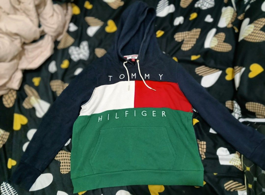 Tommy Hilfiger hoodie jacket (Category: Coats, Jackets and Outerwear) located in Manila. Submitted by jgood2026 (Listing ID 1460726286, Image 1). Description: very good condition pm lang po.