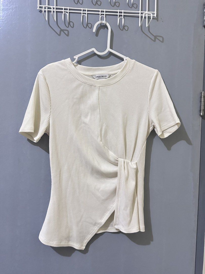 Tops for Sale 250 each (Category: Others Tops) located in Quezon City. Submitted by featherdarling (Listing ID 1460798527, Image 2). Description: personal used tops not Ukay 250 each fits small to medium frames.