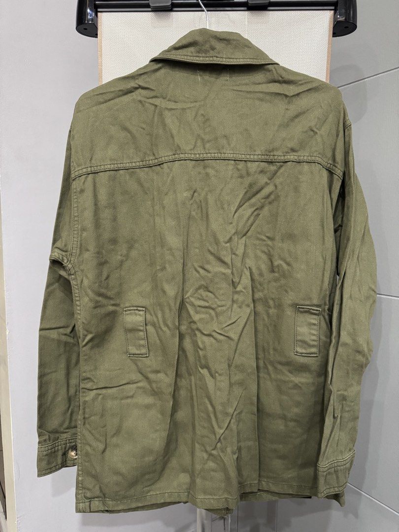 TOPSHOP Khaki Utility Jacket with Multiple Pockets (Category: Coats, Jackets and Outerwear) located in Manila. Submitted by altabl123 (Listing ID 1460877134, Image 3). Description: - Khaki green utility jacket from Topshop - Button-up front with a classic collar - Multiple functional pockets on the front - Long sleeves with adjustable button cuffs - Ideal for versatile layering - Proudly made in Turkey.