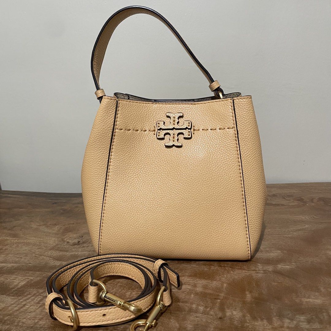 Tory Burch Mcgraw bucket (Category: Luxury Bags & Wallets) located in Manila. Submitted by shnqlbio (Listing ID 1460870468, Image 1). Description: Minor signs of used still in excellent condition.