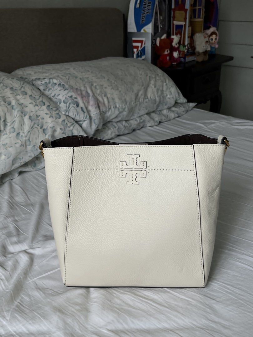 Tory Burch Mcgraw Hobo (Category: Shoulder Bags) located in Antipolo. Submitted by itsme_ghelsonn (Listing ID 1460757741, Image 2). Description: .