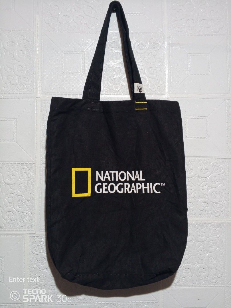 Tote Bag (Category: Luxury Bags & Wallets) located in Manila. Submitted by darweza_23 (Listing ID 1460765253, Image 1). Description: .