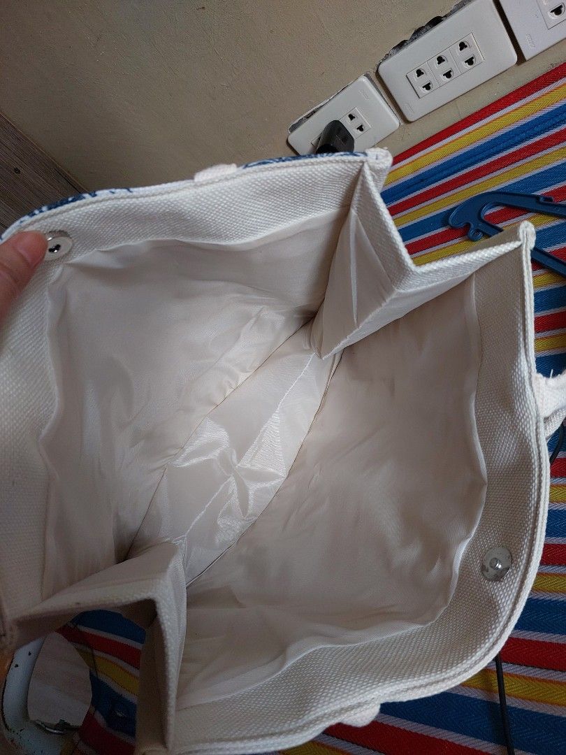 Tote bag (Category: Tote Bags) located in Manila. Submitted by kristinera72772 (Listing ID 1460792882, Image 2). Description: .
