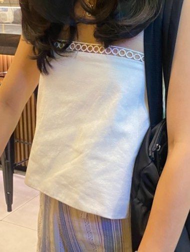Traje Linen Chesa Tube Top (Category: Others Tops) located in Cebu City. Submitted by icethebear (Listing ID 1460738593, Image 2). Description: too flat for this top 😭💔 runs a little big on me More cropped than 1st pic (see 2nd pic) with flaw (see last pic) PRICE IS FIRM‼️.