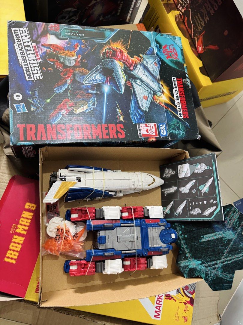 Transformers Sky Lynx (Category: Action & Battle Toys) located in Paranaque City. Submitted by icko007 (Listing ID 1460742744, Image 3). Description: Takara Tomy Earthrise Commander Sky Lynx Brandnew / Mint in Box ₱5800 Only No Rush Shipping /Dibs now pay now Location Paranaque Payment Gcash/Bpi Shipping Lalamove/Lbc Buyers Risk / Fee ‼️Seller is not responsible for: lost, stolen, or damaged packages..