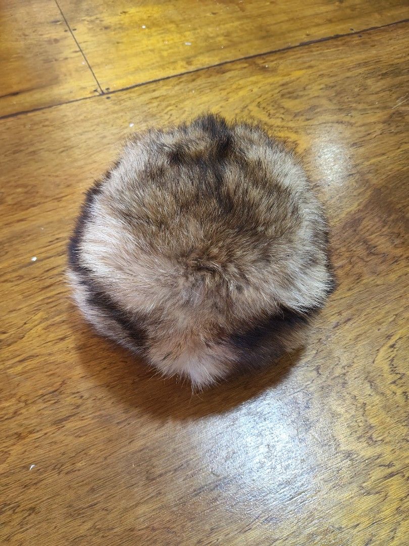 Trapper Hat (Category: Hats & Beanies) located in Tawau. Submitted by pakbalukbundle81 (Listing ID 1460834595, Image 3). Description: .