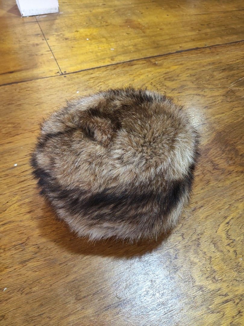 Trapper Hat (Category: Hats & Beanies) located in Tawau. Submitted by pakbalukbundle81 (Listing ID 1460834595, Image 2). Description: .
