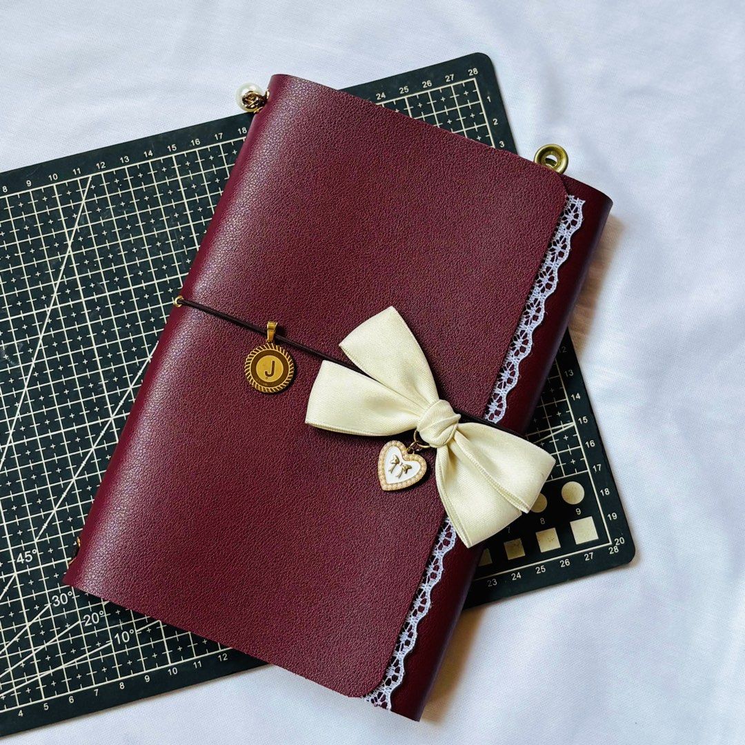 Trifold Journal Leather (Category: Textbooks) located in Plaridel. Submitted by the_twixbar05 (Listing ID 1460736300, Image 3). Description: Trifold Journal Leather ✅A5 Trifold ₱320 Includes two kraft lined notebooks, complemented by two functional planner inserts and finished with two carefully selected charms. ✅A6 Trifold ₱280 Includes two kraft blank notebooks, paired with two functional planner inserts and finished with two carefully selected
