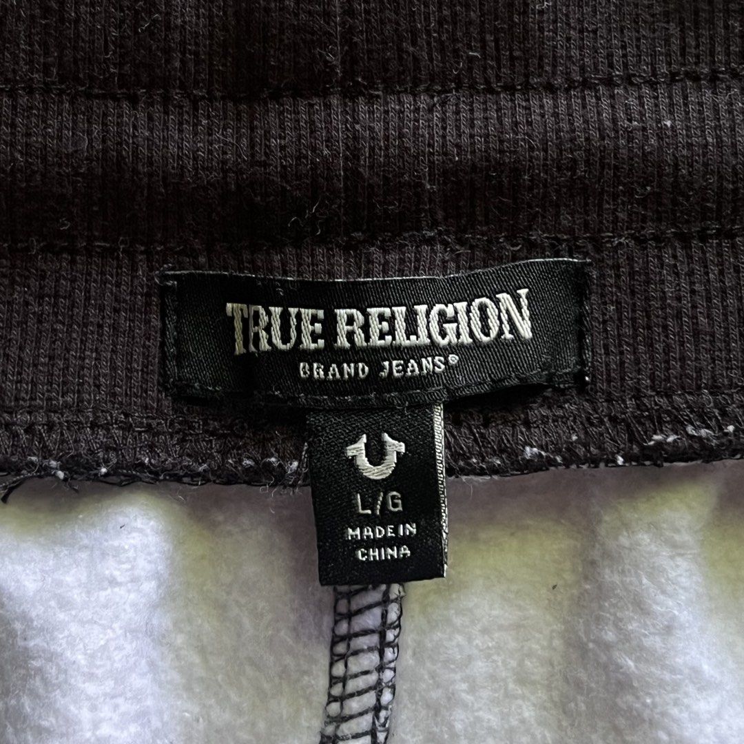 True Religion Aop Short (Category: Shorts) located in Kidapawan. Submitted by reborngarments_2k25 (Listing ID 1460902919, Image 2). Description: Condition: Excellent Color Rate: 9.5/10 Waist:30-36 No Issue .