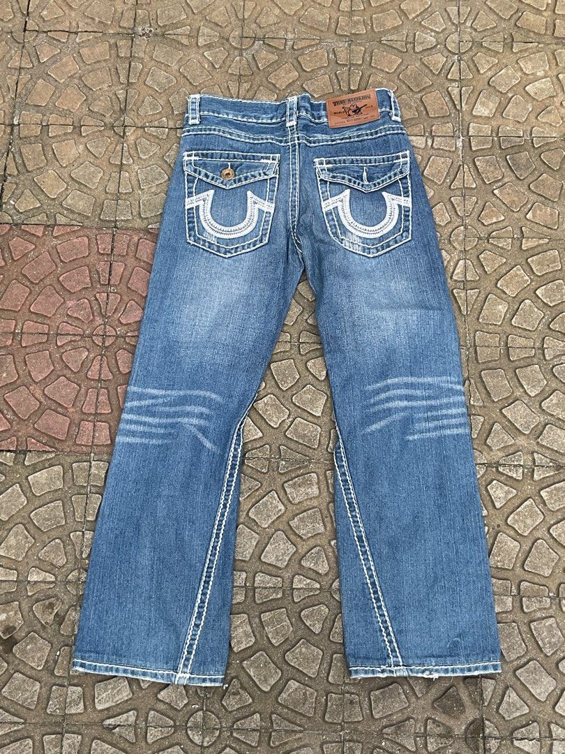 True Religion Jeans - Flared Leg - Size 30 (Category: Jeans) located in Mabalacat. Submitted by epicforest_78284 (Listing ID 1460787406, Image 1). Description: - Blue denim jeans - Flared leg style - White contrast stitching - Two back pockets with signature horseshoe design - Light distressing on the front - Button and zip closure.