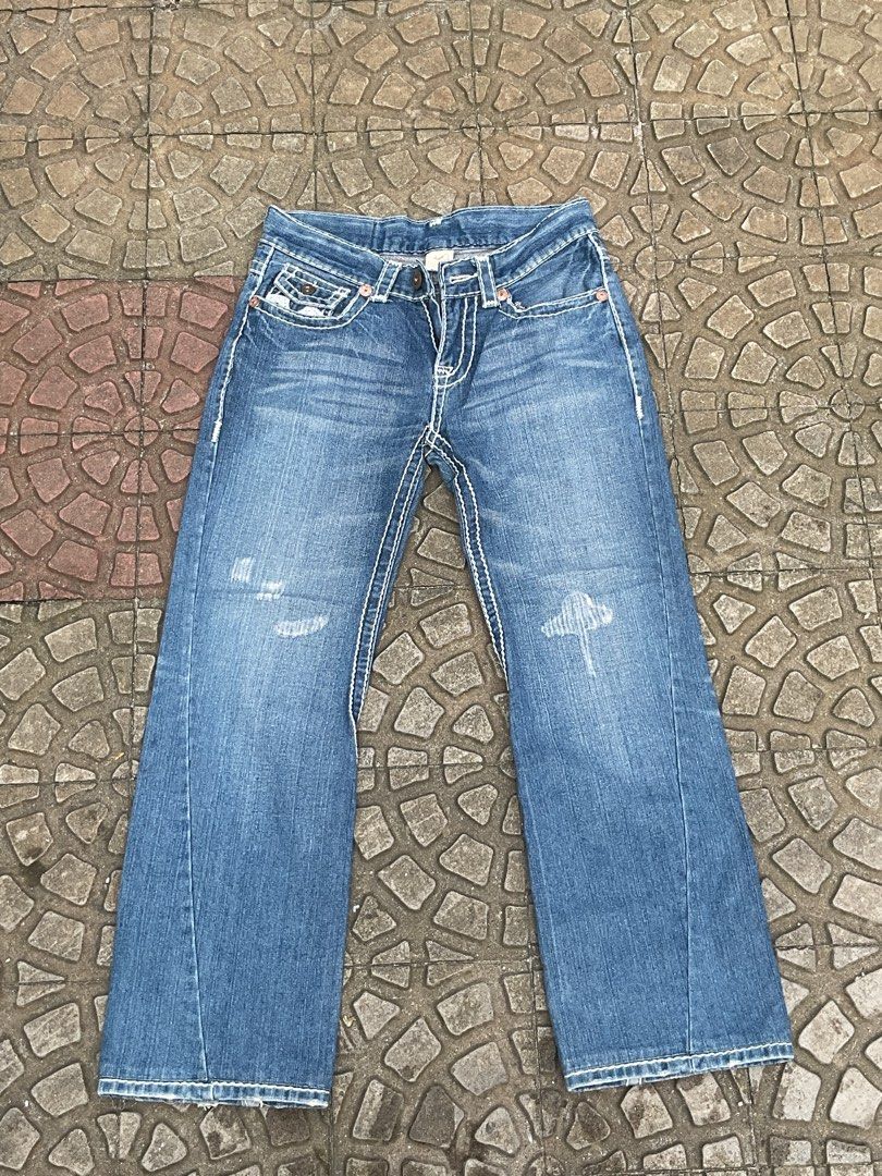 True Religion Jeans - Flared Leg - Size 30 (Category: Jeans) located in Mabalacat. Submitted by epicforest_78284 (Listing ID 1460787406, Image 2). Description: - Blue denim jeans - Flared leg style - White contrast stitching - Two back pockets with signature horseshoe design - Light distressing on the front - Button and zip closure.