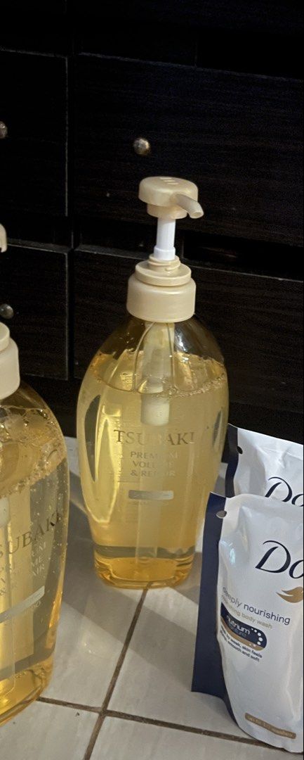 Tsubaki Premium Volume & Repair Shampoo (Category: Bath) located in Manila. Submitted by nobleearth-e957 (Listing ID 1460848263, Image 1). Description: - Tsubaki Premium Volume & Repair Shampoo: Full pump bottle with yellow liquid. Adds volume and repairs hair. - Haven’t used - Rfs: Na-double yung order, i thought conditioner yung isa. .