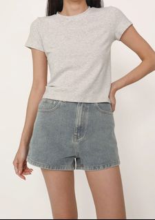 (Category: ) located in . Submitted by savemyoverflowingwardrobe (Listing ID 1460829762, Image 1). Description: .