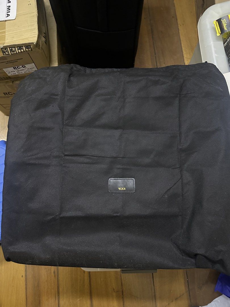 Tumi Branch Slim Laptop Briefcase Bag (Category: Laptop Bags & Sleeves) located in Manila. Submitted by declutteringlot (Listing ID 1460896578, Image 2). Description: .