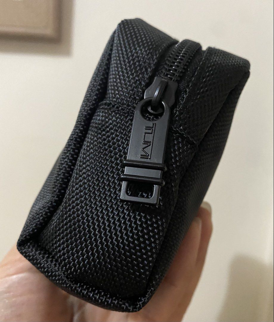 Tumi Travel Pouch (Category: Purses & Pouches) located in Cavite. Submitted by chubbsavenue (Listing ID 1460726615, Image 3). Description: I got this from one of my flights with Delta Airlines. Guaranteed Authentic!.