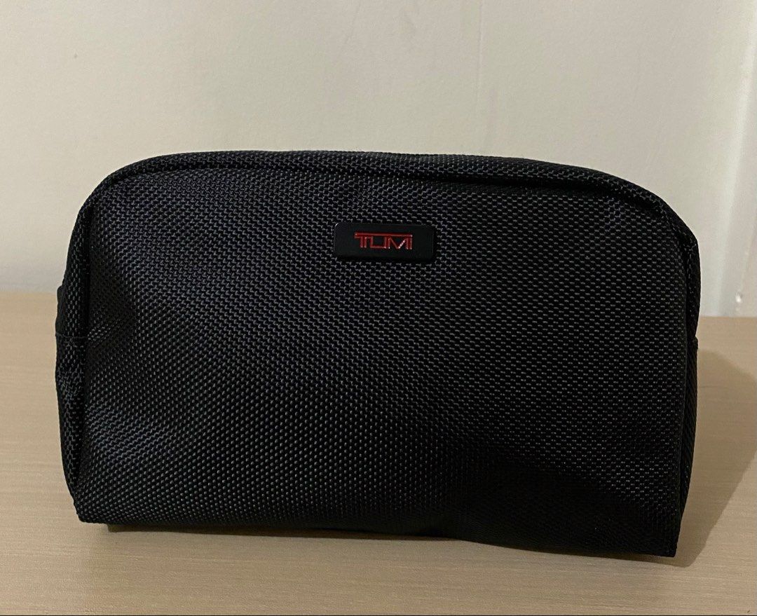 Tumi Travel Pouch (Category: Purses & Pouches) located in Cavite. Submitted by chubbsavenue (Listing ID 1460726615, Image 1). Description: I got this from one of my flights with Delta Airlines. Guaranteed Authentic!.