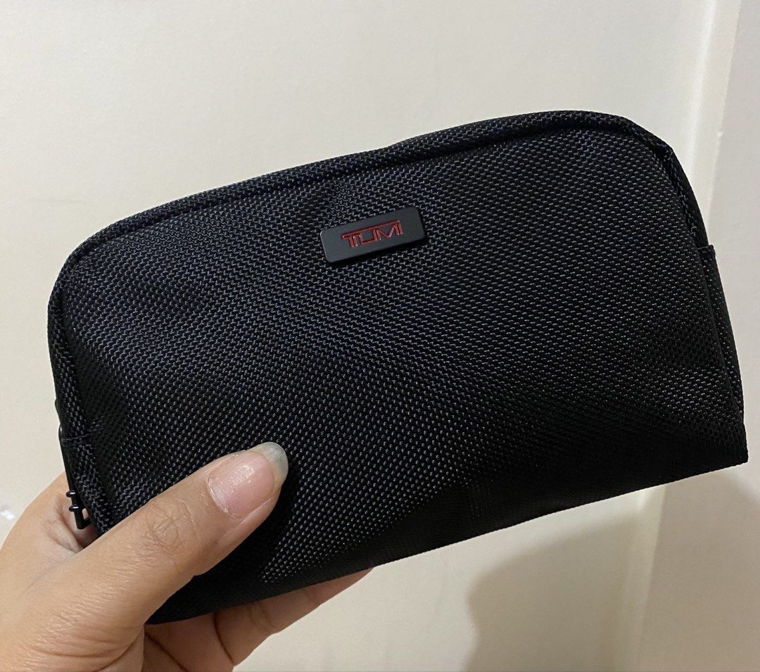 Tumi Travel Pouch (Category: Purses & Pouches) located in Cavite. Submitted by chubbsavenue (Listing ID 1460726615, Image 2). Description: I got this from one of my flights with Delta Airlines. Guaranteed Authentic!.