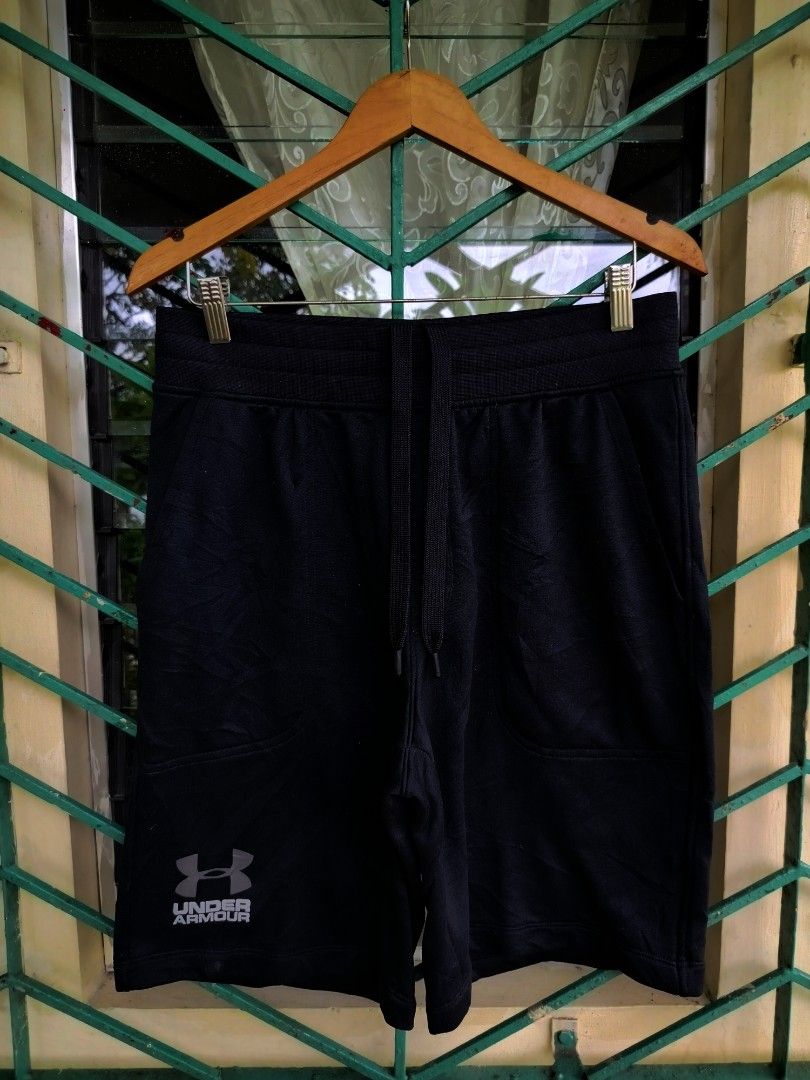 Under Armour (Category: Activewear) located in Manila. Submitted by dada_fernandez_2000 (Listing ID 1460831186, Image 2). Description: .