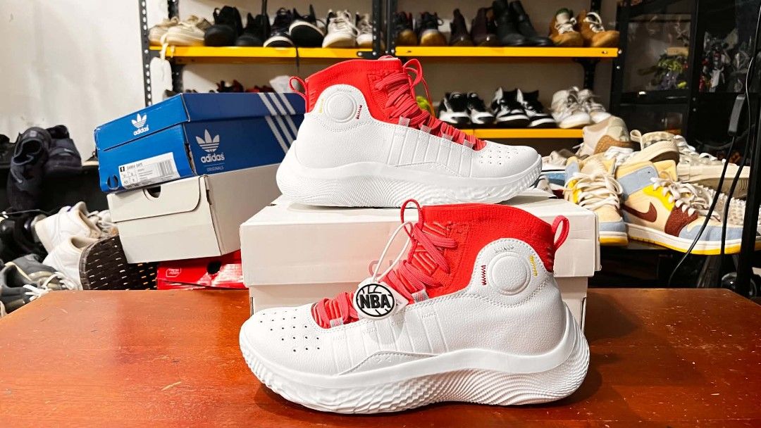 Under Armour Curry 4 (Basketball) (Category: Sneakers) located in Cainta. Submitted by wichaelthriftstall (Listing ID 1460833820, Image 2). Description: Under Armour Curry IV Flo Tro (Basketball) Size US 8/41 W - 9.5 26 cm Location Cainta Rizal free shipping included original with box.
