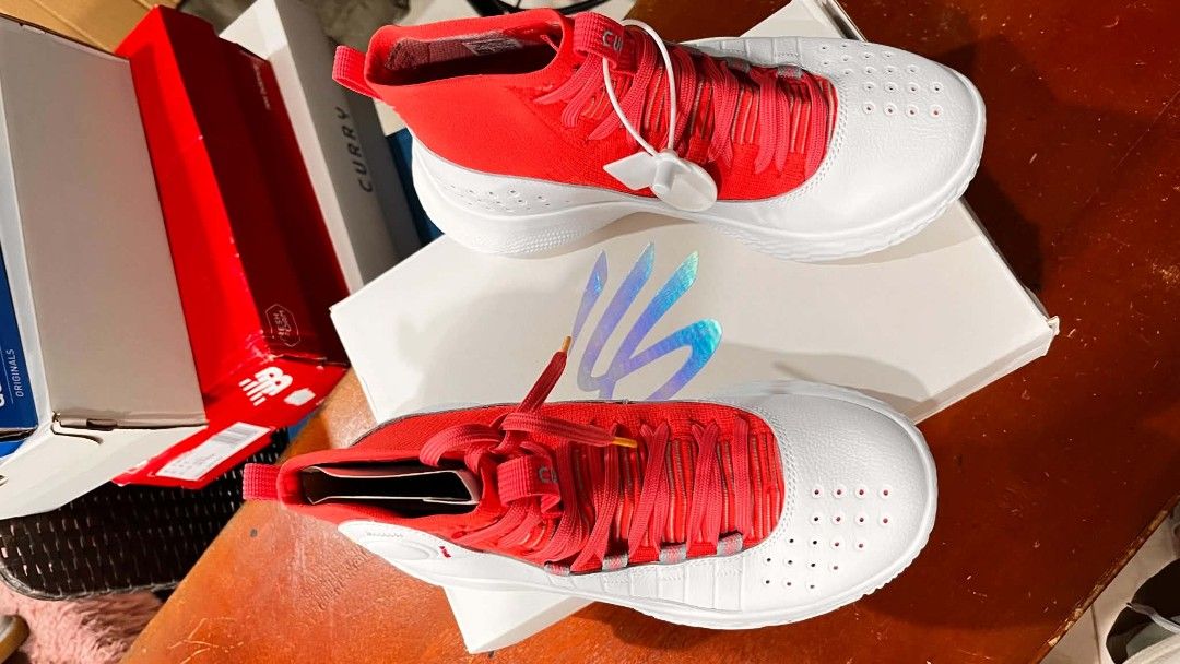 Under Armour Curry 4 (Basketball) (Category: Sneakers) located in Cainta. Submitted by wichaelthriftstall (Listing ID 1460833820, Image 3). Description: Under Armour Curry IV Flo Tro (Basketball) Size US 8/41 W - 9.5 26 cm Location Cainta Rizal free shipping included original with box.