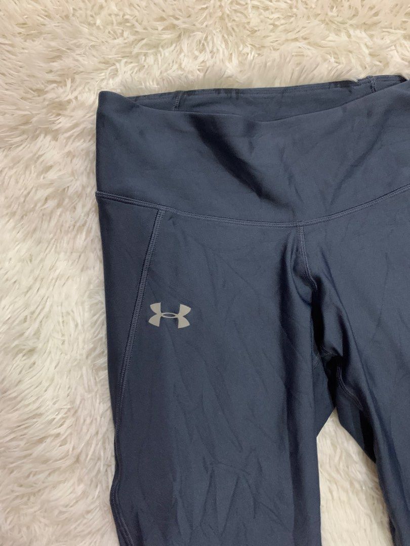 Under Armour HeatGear Compression Capris M/MD (Category: Activewear) located in Iba. Submitted by thriftcoyan (Listing ID 1460726187, Image 2). Description: - Under Armour HeatGear Capris - Size: M/MD - Color: Dark Navy Blue - Fit: Compression - Ideal for: Workouts, running, training - Features: Zippered back waistband pocket, mesh paneling on lower leg - Origin: Made in Jordan.