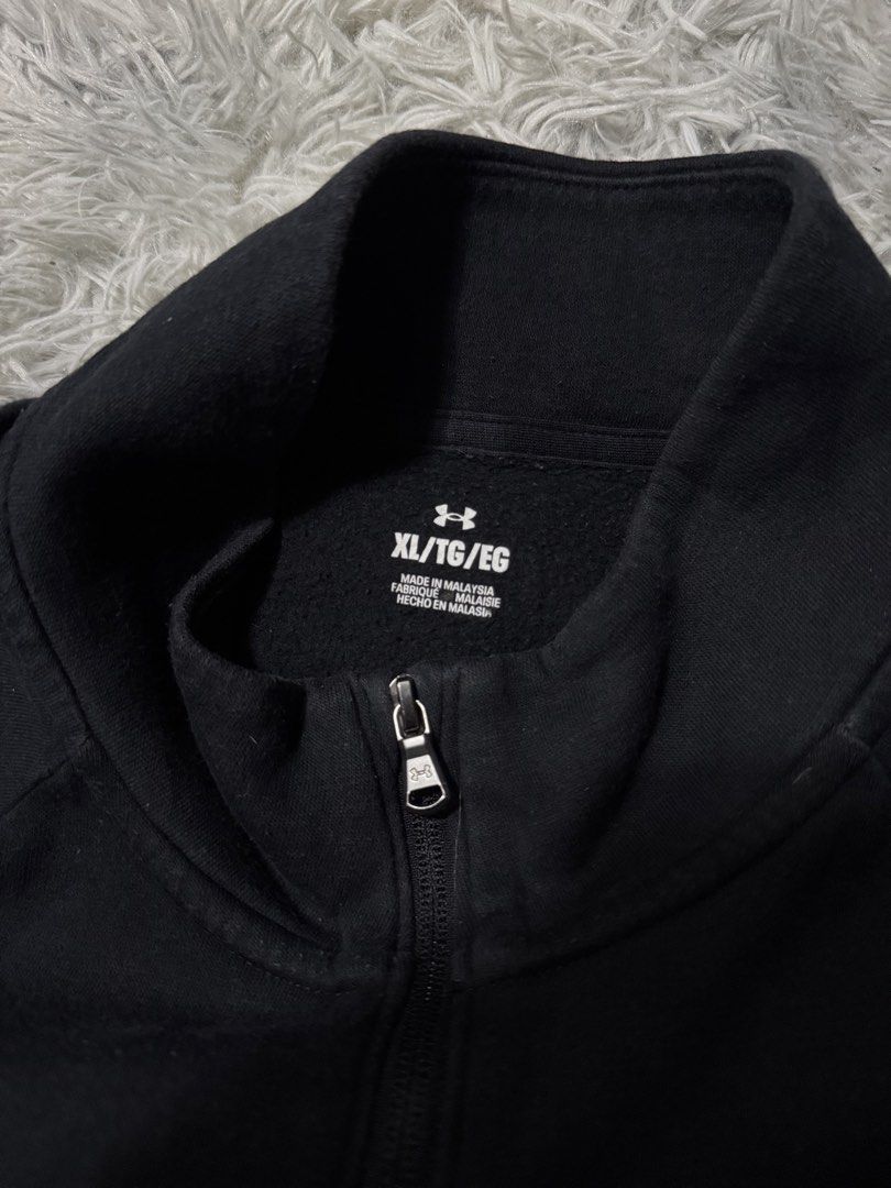Under Armour Quarter Zip (Category: Coats, Jackets and Outerwear) located in Cavite. Submitted by timsiojo (Listing ID 1460914898, Image 3). Description: Dimension L29W25 Issue see last pic Cavite loc .