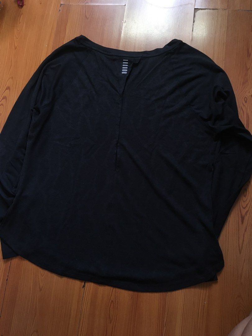 Under armour run pullover trainers (Category: Activewear) located in San Juan City. Submitted by sashoppeepipi (Listing ID 1460741029, Image 2). Description: .