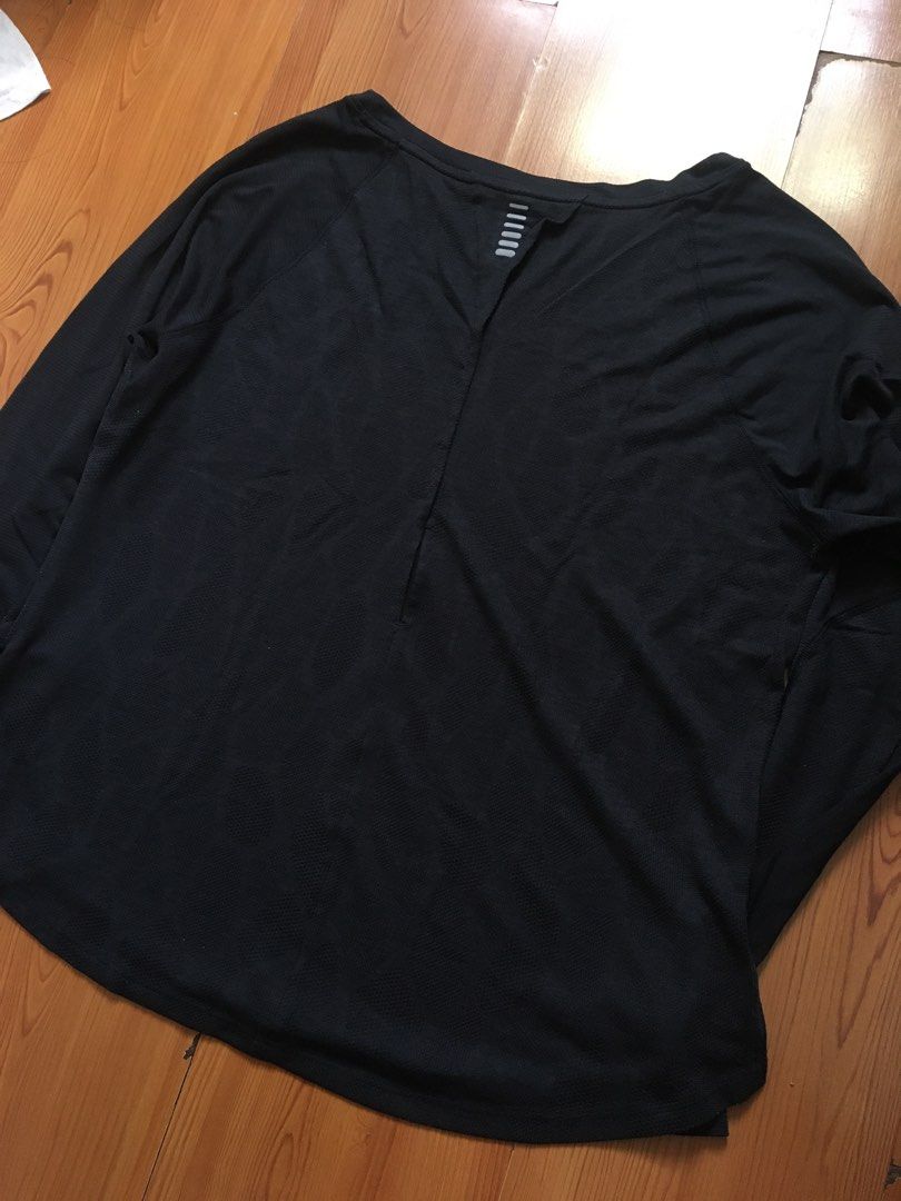 Under armour run pullover trainers (Category: Activewear) located in San Juan City. Submitted by sashoppeepipi (Listing ID 1460741029, Image 3). Description: .