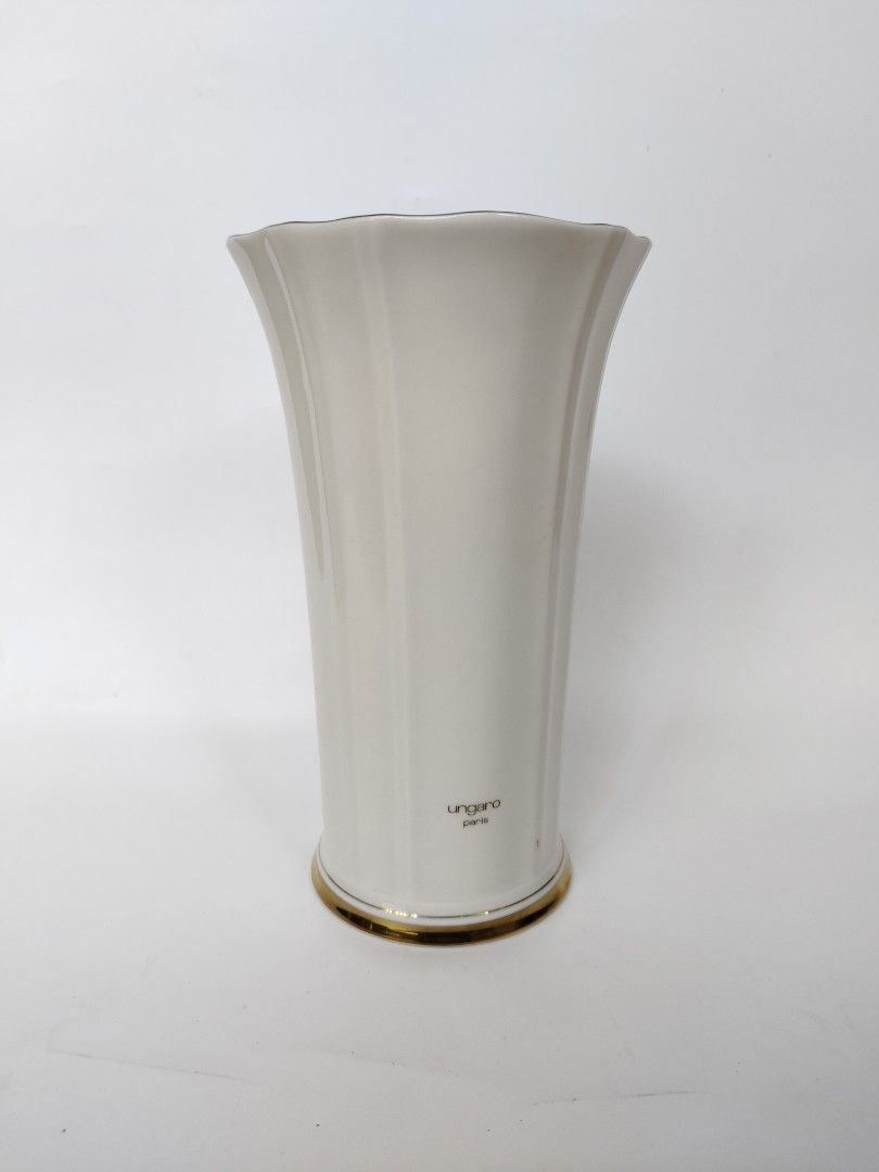 Ungaro vase , (Category: Vases & Decorative Bowls) located in Davao. Submitted by dvo_jpnstuff (Listing ID 1460878258, Image 1). Description: .