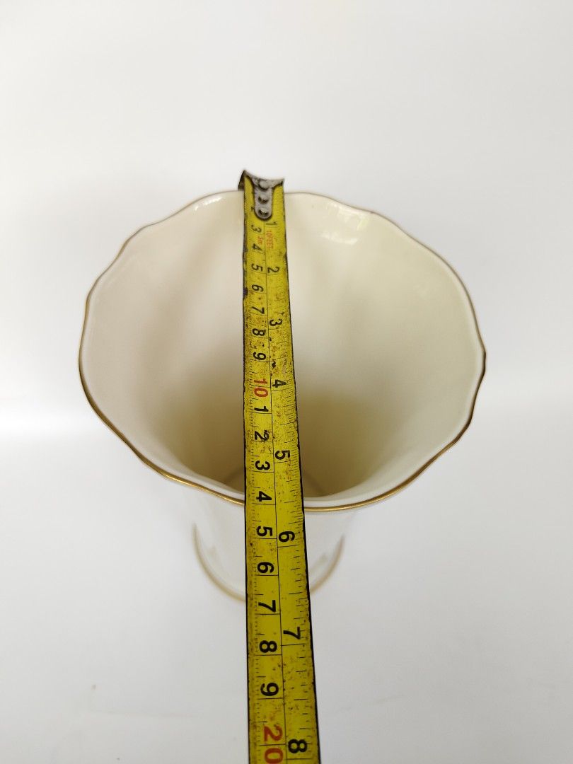 Ungaro vase , (Category: Vases & Decorative Bowls) located in Davao. Submitted by dvo_jpnstuff (Listing ID 1460878258, Image 3). Description: .