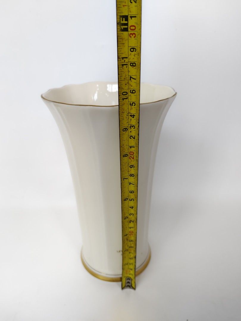 Ungaro vase , (Category: Vases & Decorative Bowls) located in Davao. Submitted by dvo_jpnstuff (Listing ID 1460878258, Image 2). Description: .