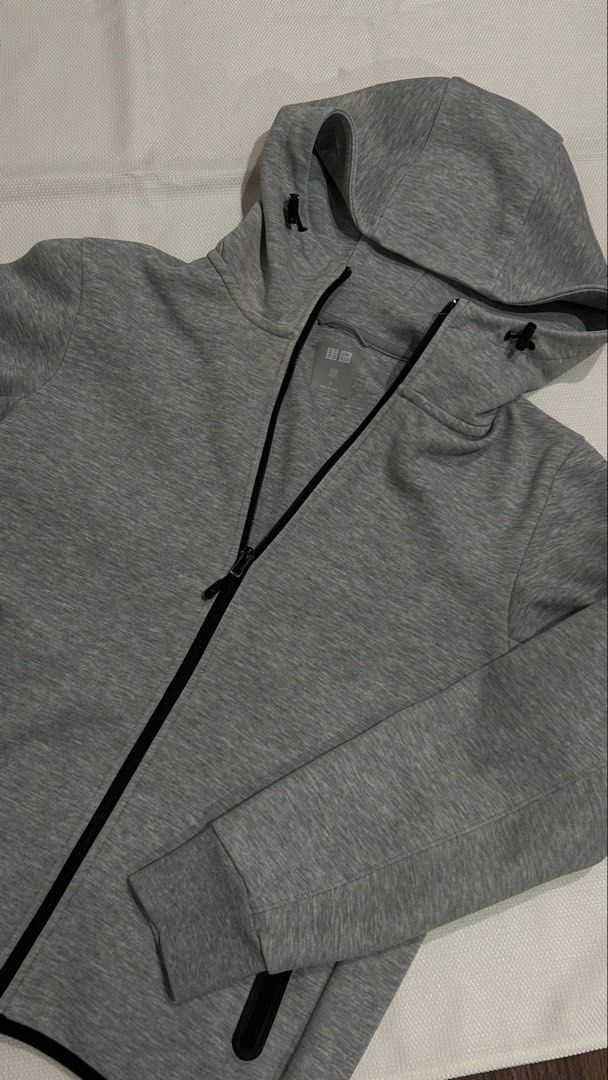 Uniqlo Tech (Category: Coats, Jackets and Outerwear) located in Baguio. Submitted by driftapparel.2600 (Listing ID 1460871281, Image 3). Description: Has bleach stains Price is negotiable .