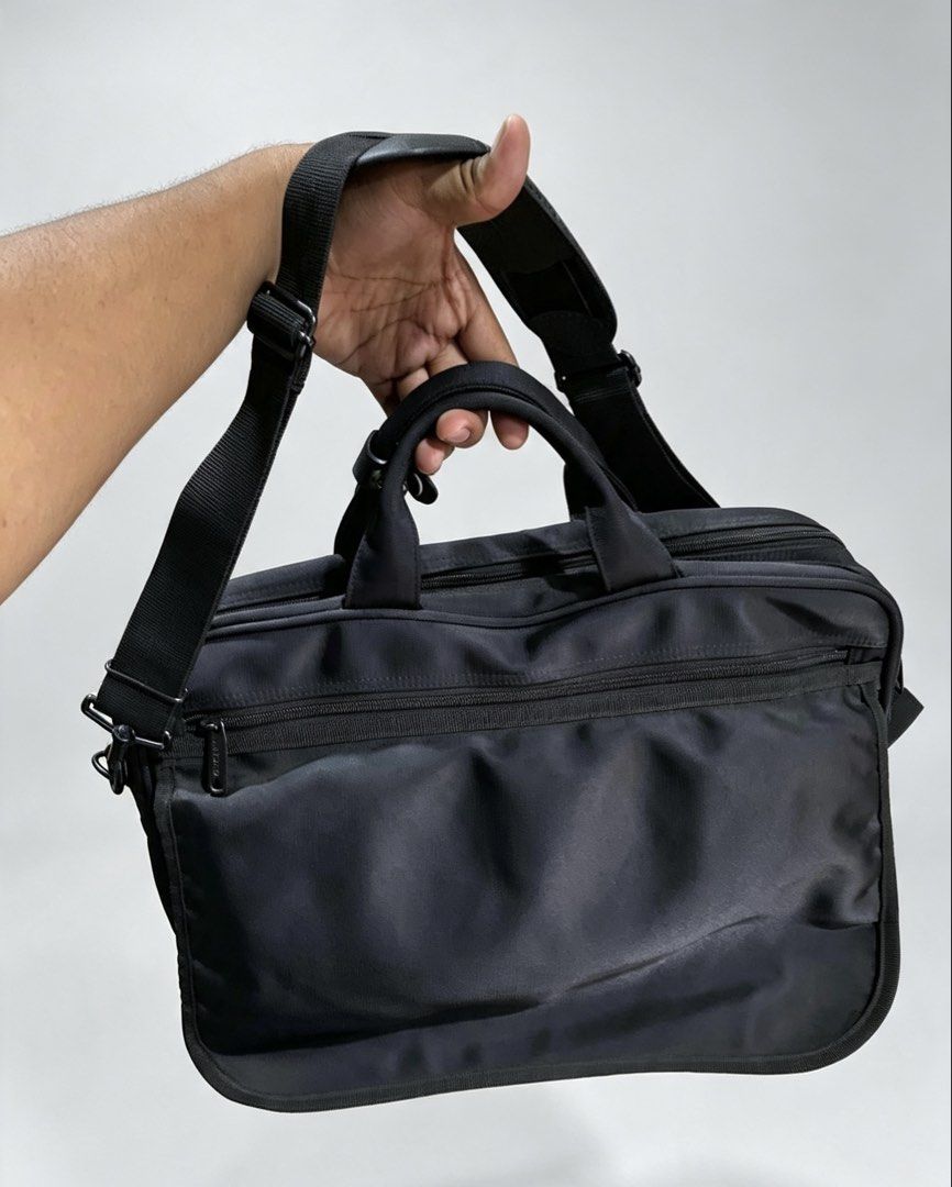 Uniqlo 2way (Category: Briefcases) located in Bato. Submitted by itsmethriftlist (Listing ID 1460914047, Image 1). Description: Excellent condition No issue 2way briefcase sling bag .
