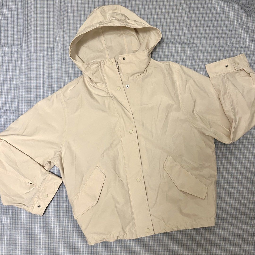 Uniqlo Cotton Blend Parka - Beige (Category: Coats, Jackets and Outerwear) located in Cavite. Submitted by veroniicaaa (Listing ID 1460864553, Image 1). Description: - twice used for a trip - no issues - retails for 2,990.