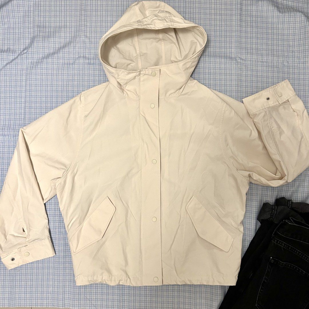 Uniqlo Cotton Blend Parka - Beige (Category: Coats, Jackets and Outerwear) located in Cavite. Submitted by veroniicaaa (Listing ID 1460864553, Image 3). Description: - twice used for a trip - no issues - retails for 2,990.