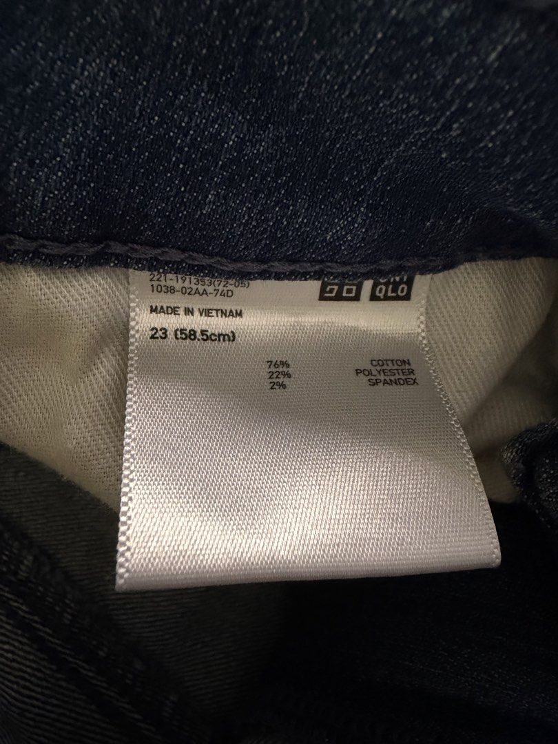 Uniqlo dark denim (Category: Jeans) located in Manila. Submitted by thebookclubz (Listing ID 1460734690, Image 3). Description: .