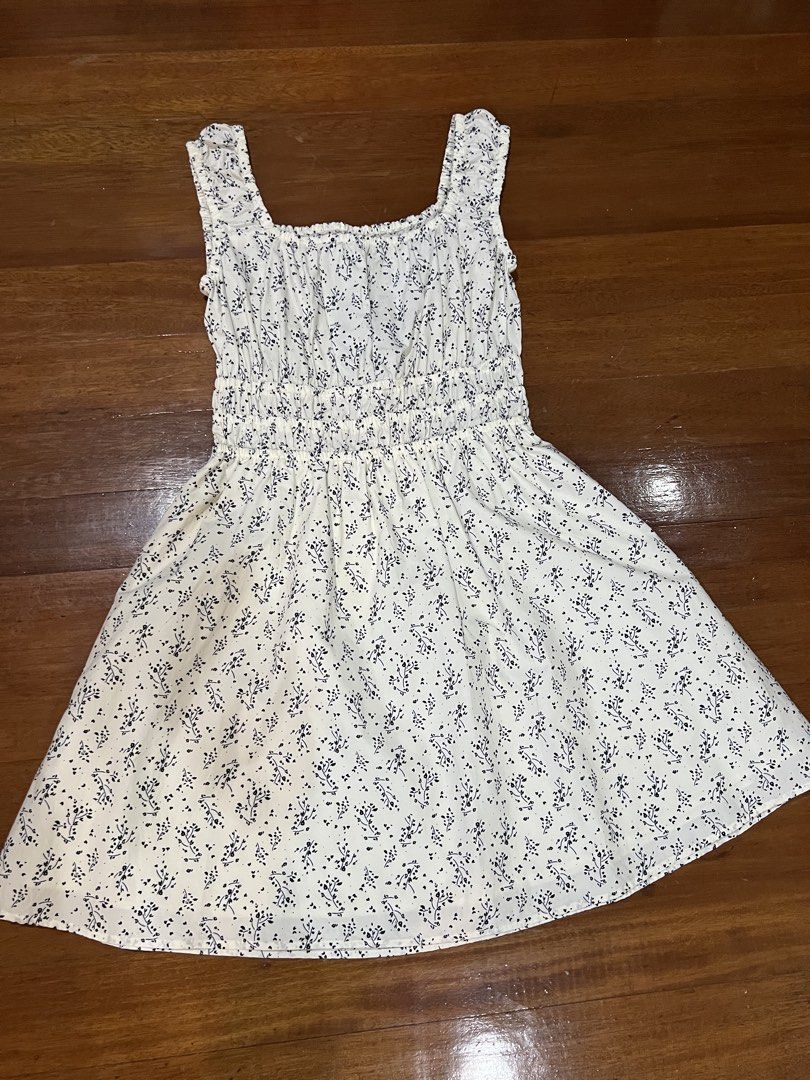 Uniqlo dress (Category: Dresses) located in Cebu City. Submitted by mariascart (Listing ID 1460740109, Image 1). Description: used once .
