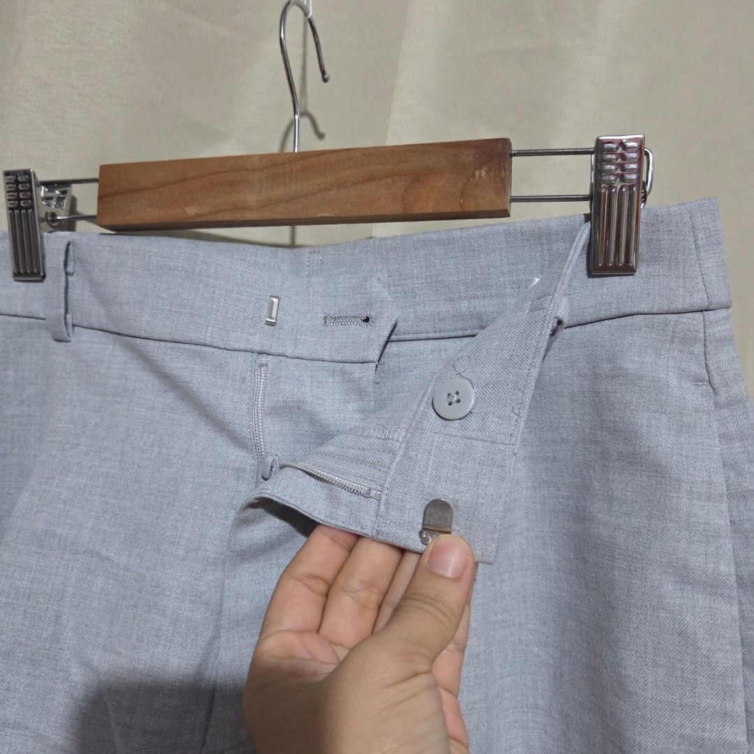 UNIQLO EZY SHORTS (Category: Shorts) located in Santiago. Submitted by fromboxes (Listing ID 1460815504, Image 2). Description: Like new Ships thru J&T Isabela North Luzon Shipping Nationwide No rush shipping 😊😊.