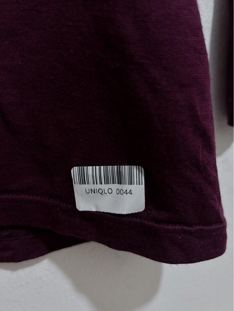 UNIQLO Heattech Maroon L 0044 (Category: Longsleeves) located in Silang. Submitted by altbaddie6 (Listing ID 1460826107, Image 2). Description: .