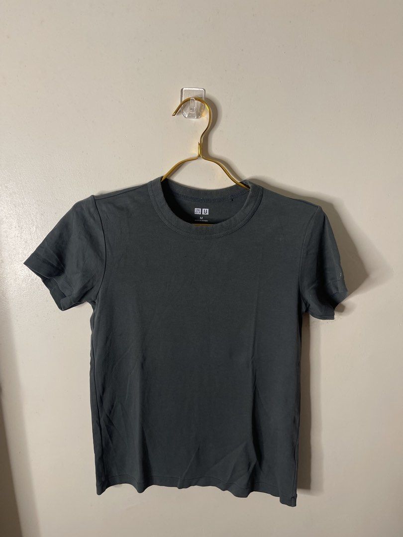 Uniqlo high neck tee M-gray (Category: Shirts) located in Baguio. Submitted by affordaprice_2600baguio (Listing ID 1460843903, Image 1). Description: .