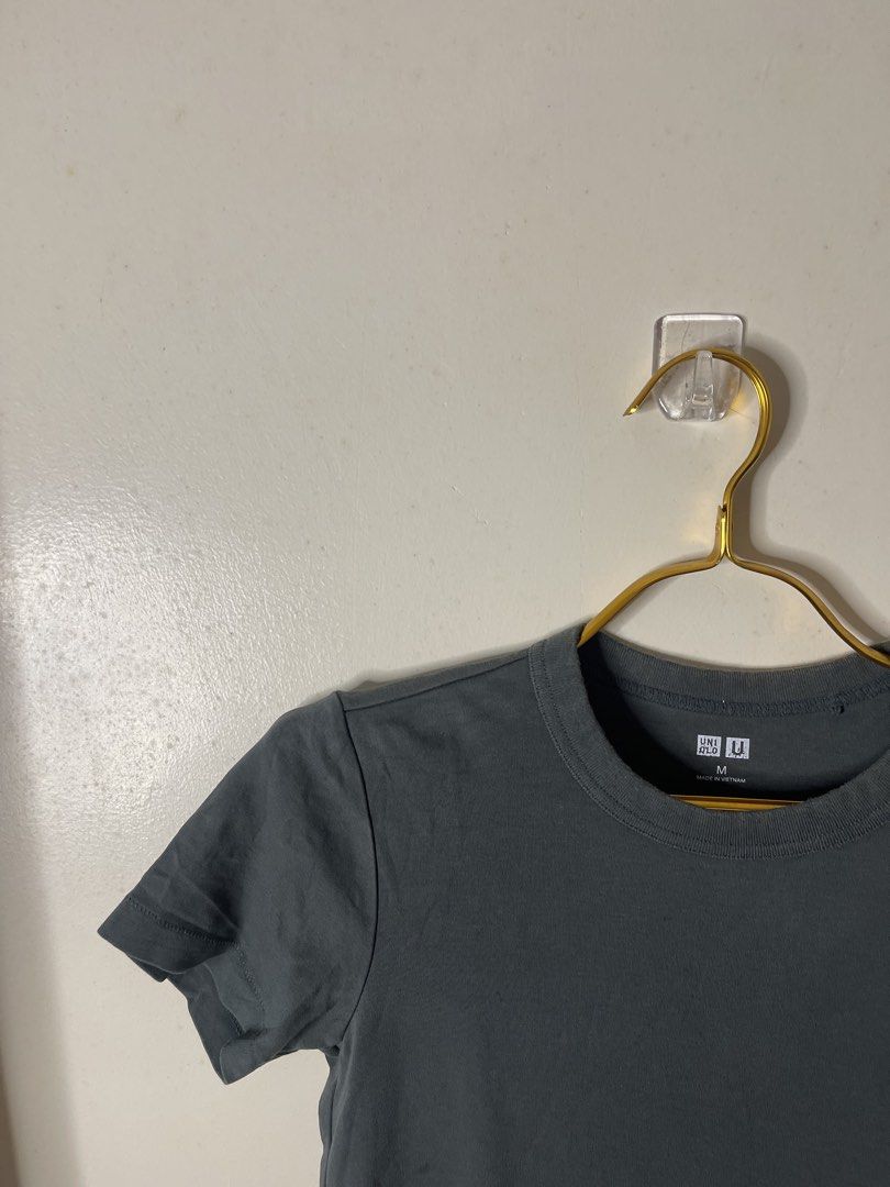Uniqlo high neck tee M-gray (Category: Shirts) located in Baguio. Submitted by affordaprice_2600baguio (Listing ID 1460843903, Image 2). Description: .