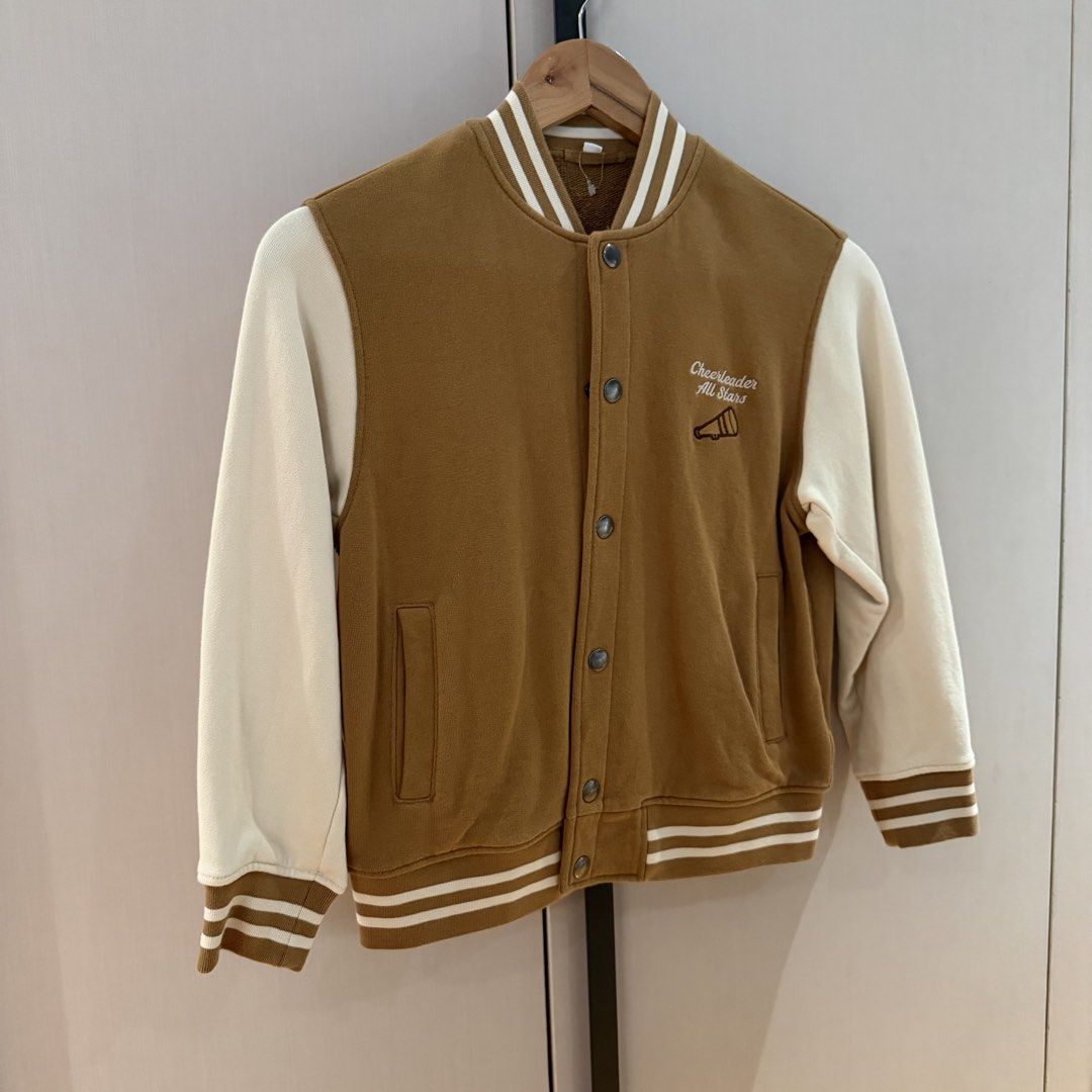 Uniqlo jacket (Category: Babies & Kids Fashion) located in Quezon City. Submitted by shyllemercado (Listing ID 1460726034, Image 1). Description: .