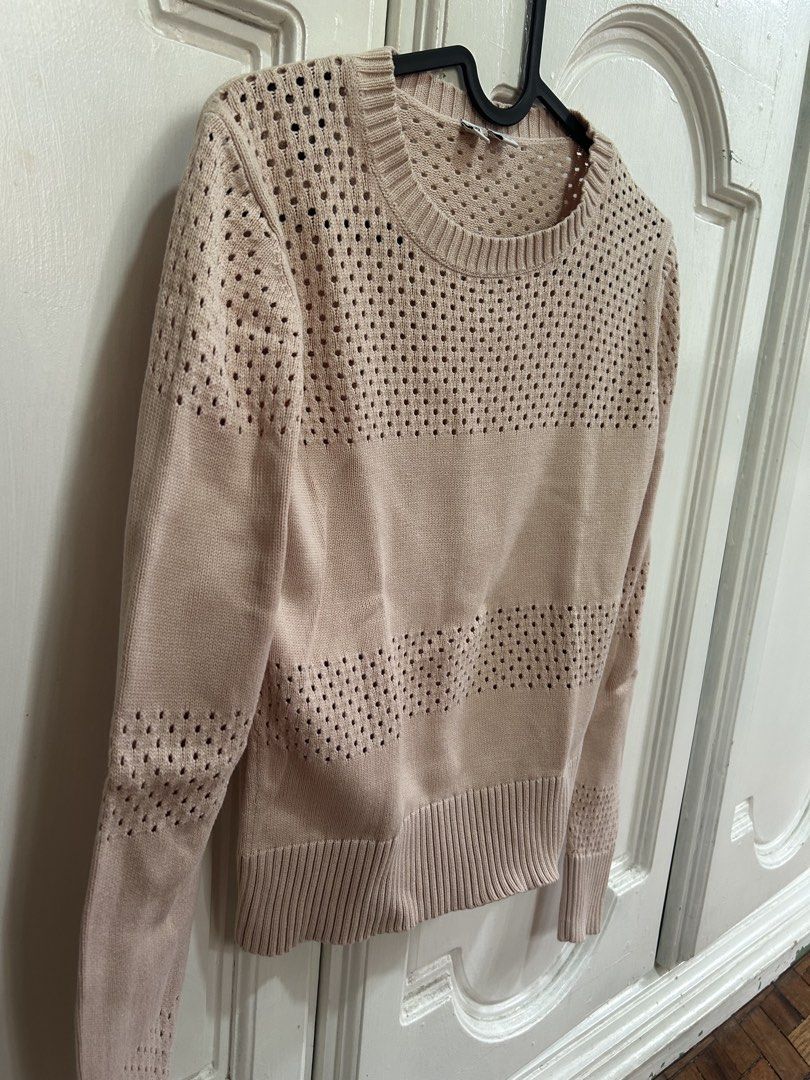 Uniqlo Knit Sweater (Category: Coats, Jackets and Outerwear) located in Meycauayan. Submitted by ms.einz (Listing ID 1460759109, Image 2). Description: - Uniqlo pink knit sweater - Size: Medium (M) - Features textured, perforated horizontal stripes - Ribbed cuffs #uniqlo #zara .